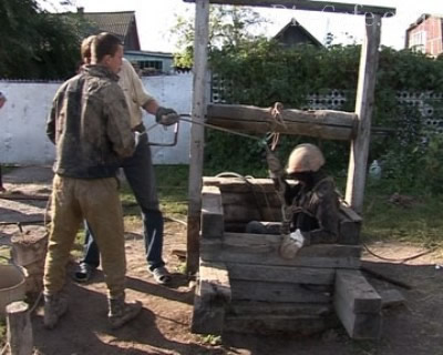 Сколько человек нужно для капитальной чистки колодца